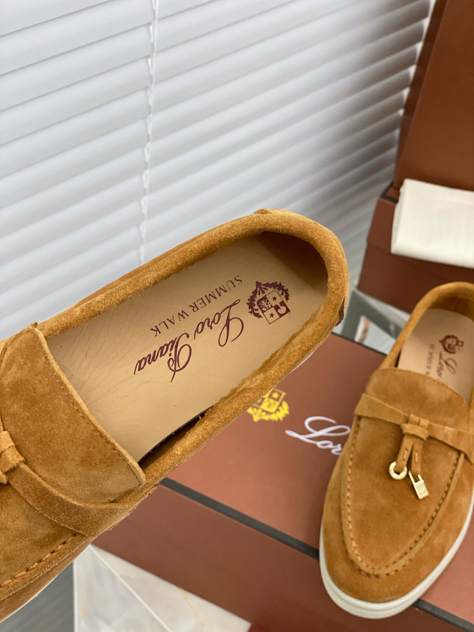 로로피아나 소가죽 스웨이드 로퍼 LORO PIANA