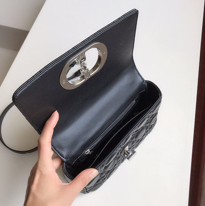 디올 카로백 블랙 은장 스몰 사이즈 : 20*12*7cm