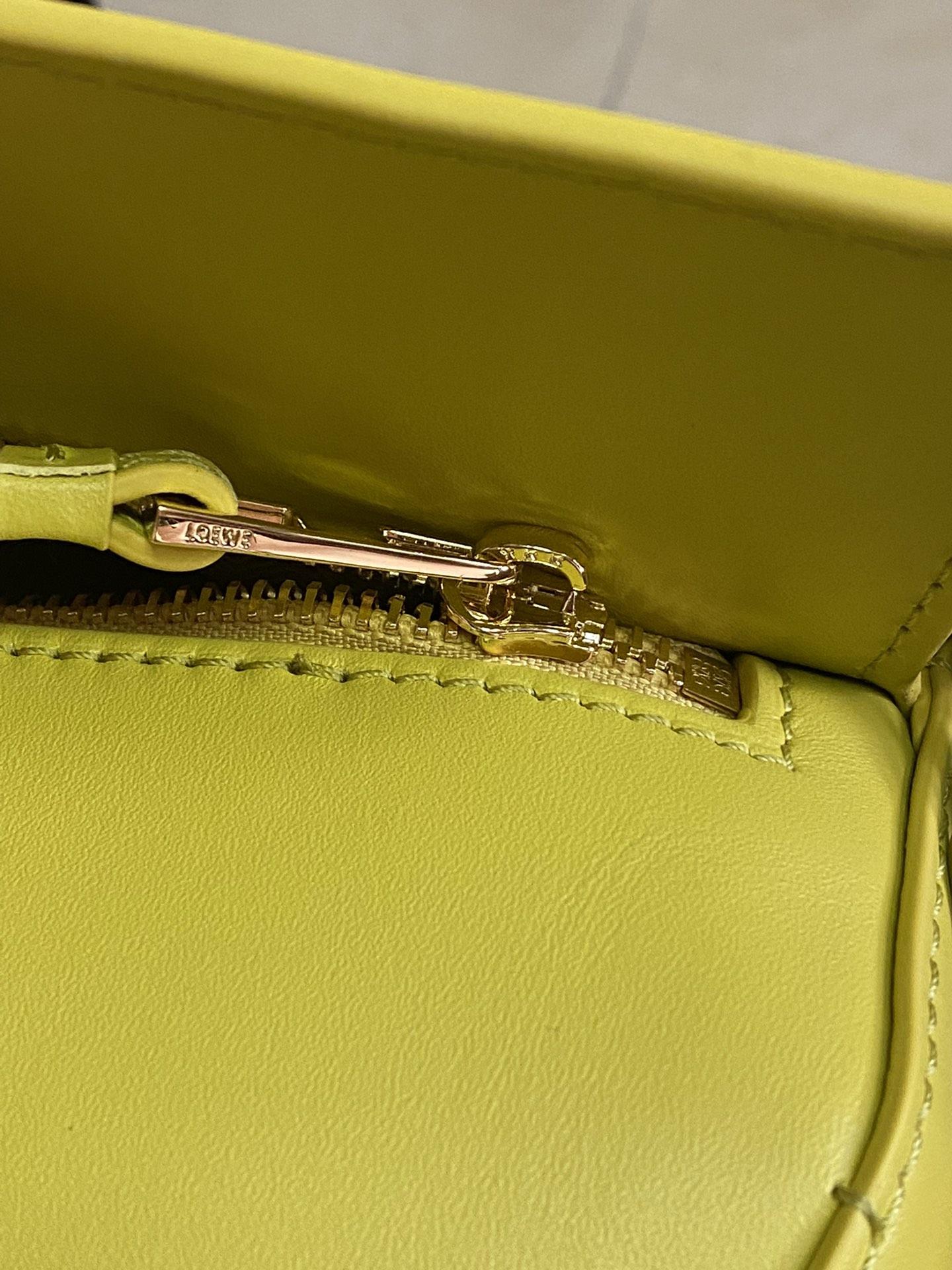 로에베 사틴 스몰 퍼즐 엣지 백 옐로우