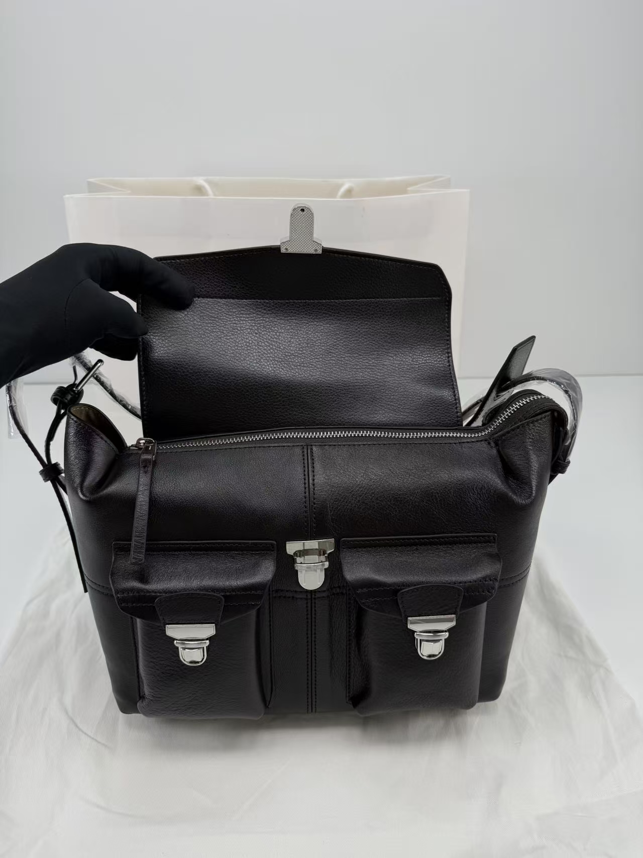 르메르 위크엔드 기어 백 나파 가죽 블랙 가로: 39cm 세로: 23cm 폭: 20cm