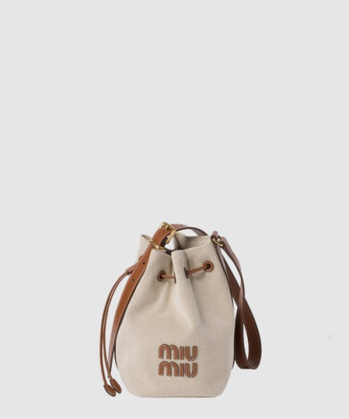 미우미우 캔버스 및 가죽 버킷 미듐백 5BE090