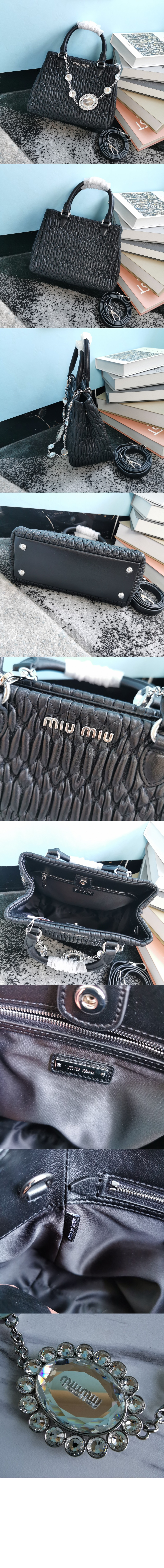 미우미우 크리스탈 클로케 토트백 5BA067