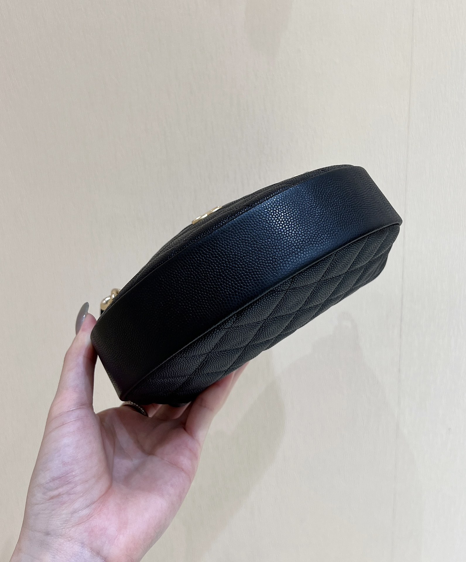 샤넬 케이스 블랙 & 골들메탈