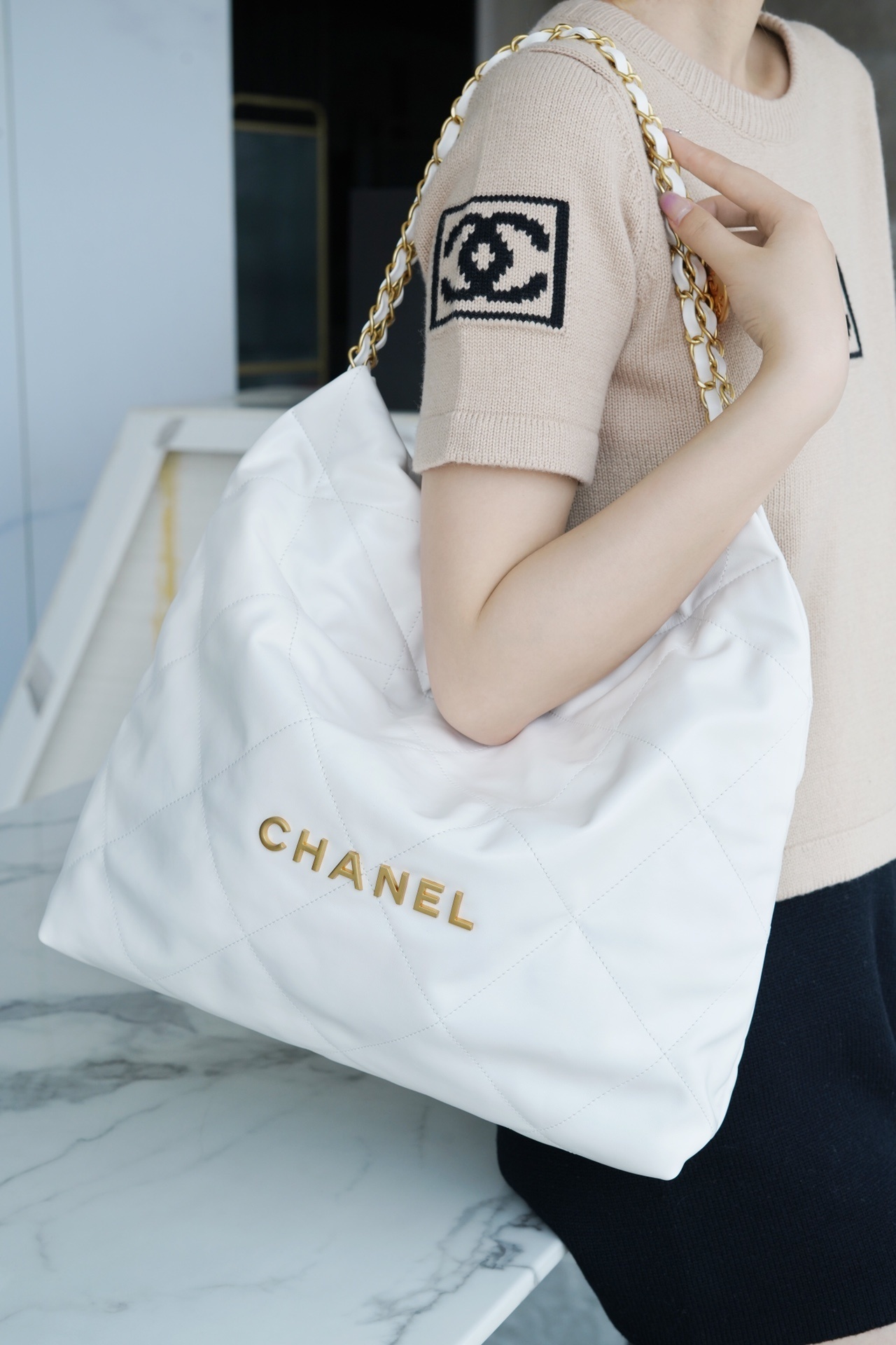 샤넬 22백 미듐 AS3261