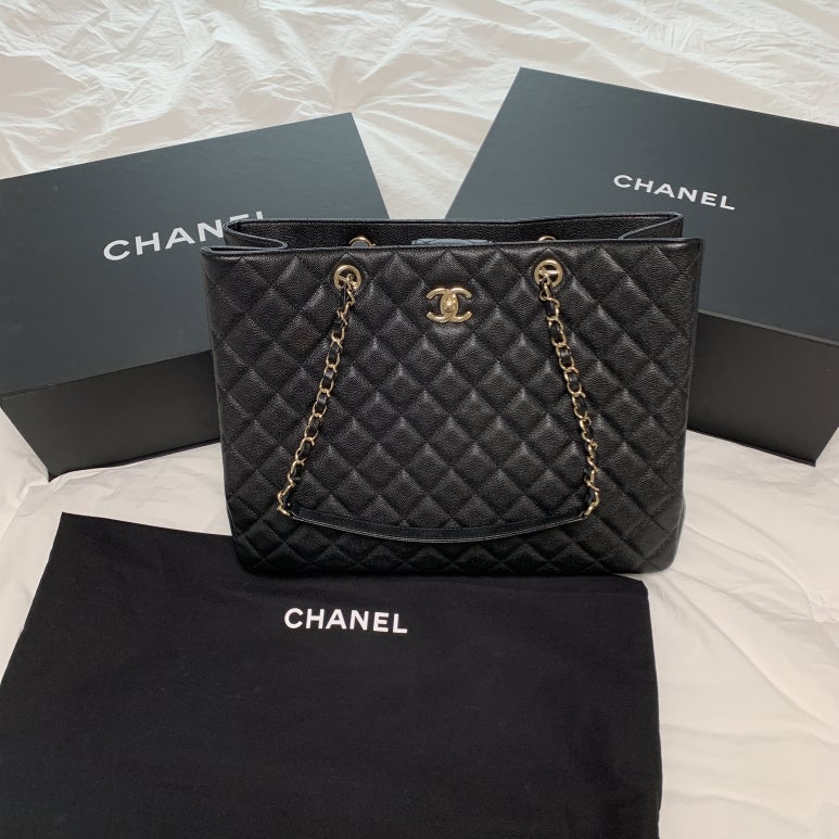샤넬 25C 크루즈 쇼퍼백 라지 체인 클래식 사각백 캐비어 금장