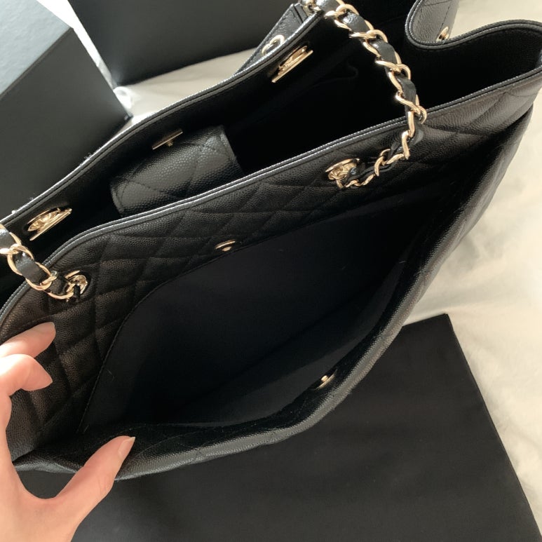 샤넬 25C 크루즈 쇼퍼백 라지 체인 클래식 사각백 캐비어 금장