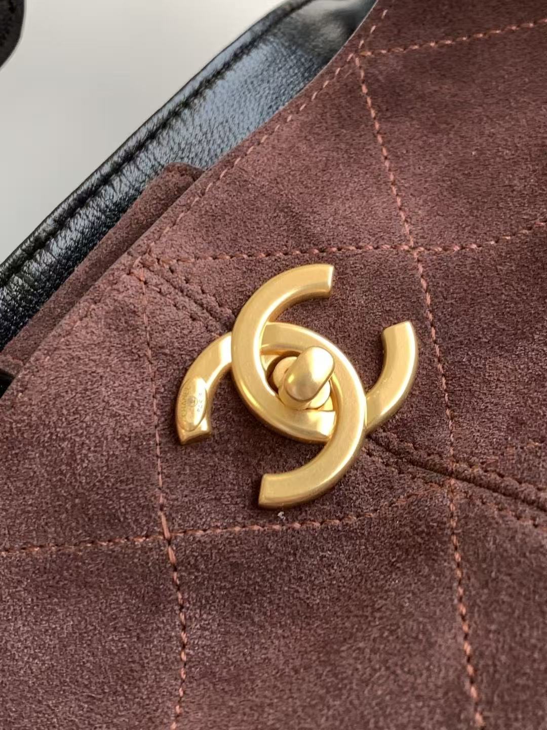 샤넬 스웨이드 투톤 숄더백 AS5634-103 36X24X12CM