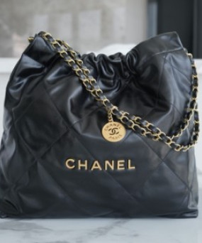 샤넬 22백 미듐 금장 크기 : 39 x 42 x 8 cm