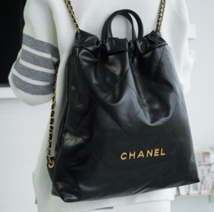 샤넬 22 백팩 라지 블랙 금장 사이즈 : 51 x 40 x 9 cm