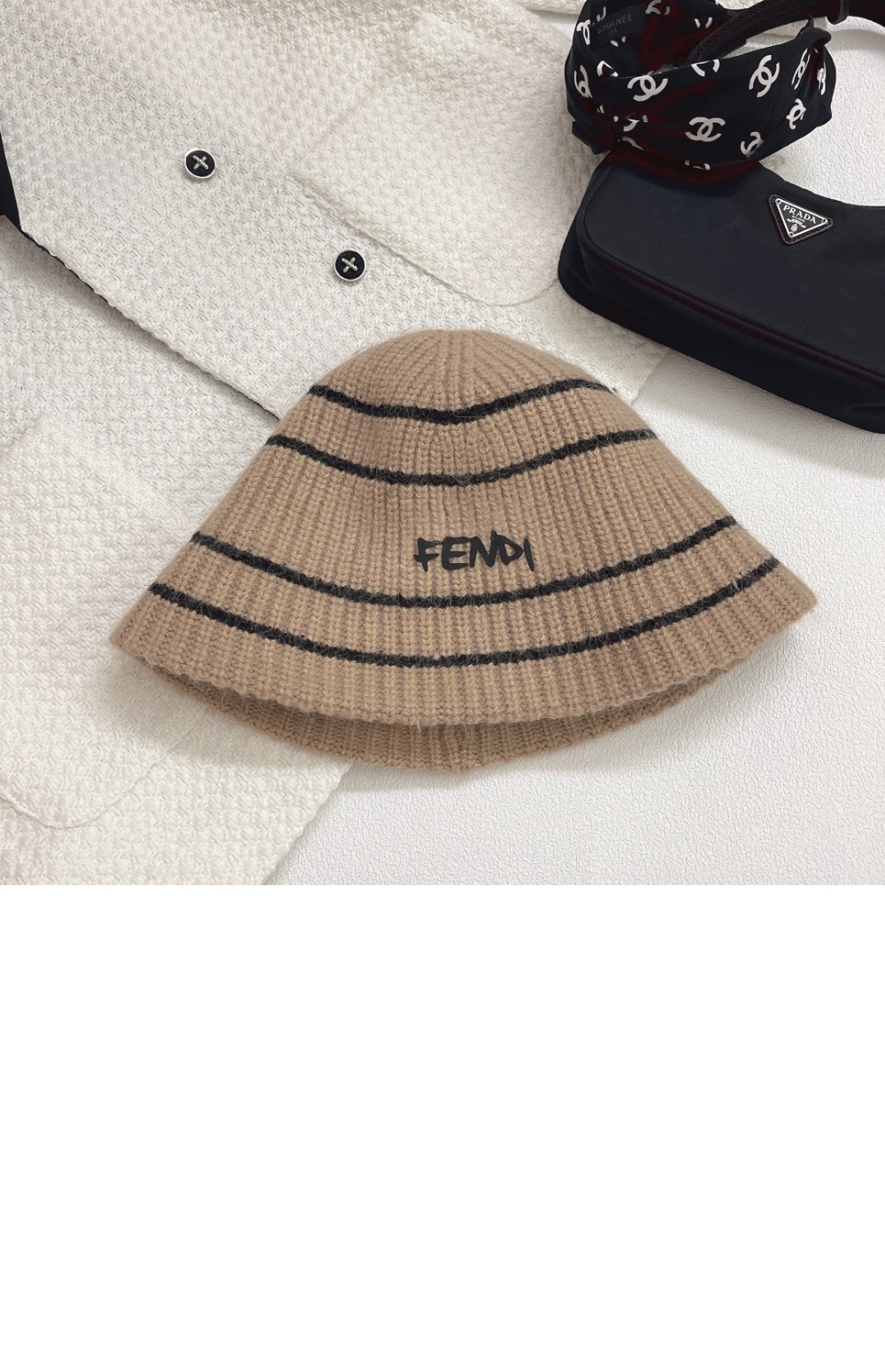 펜디 니트 벙거지 FXQ536