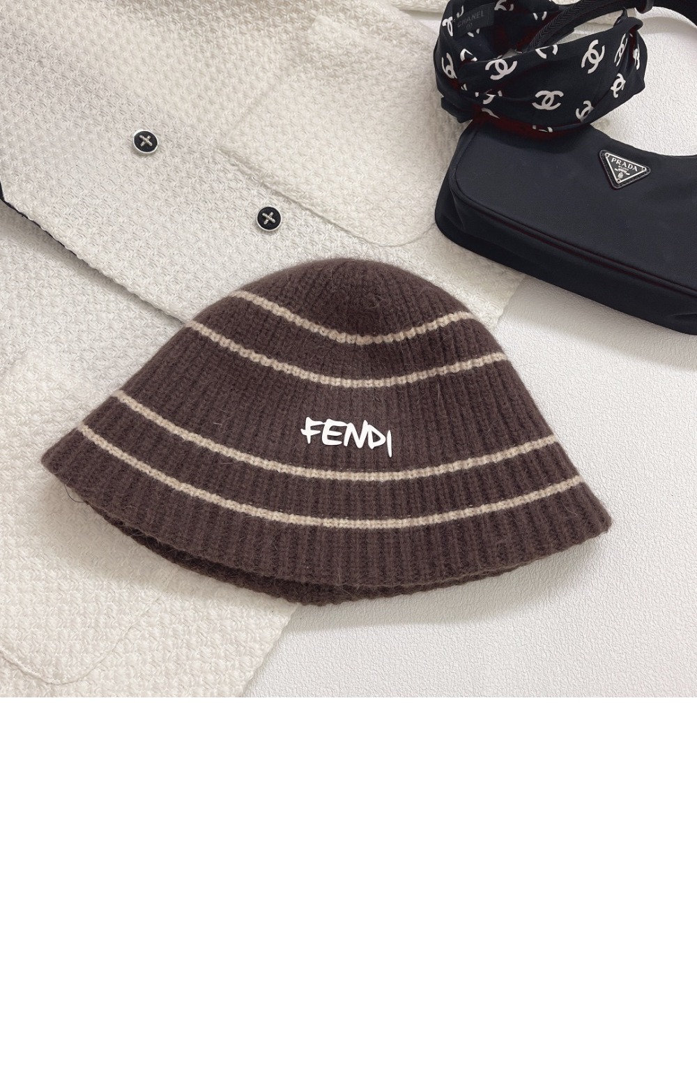 펜디 니트 벙거지 FXQ536