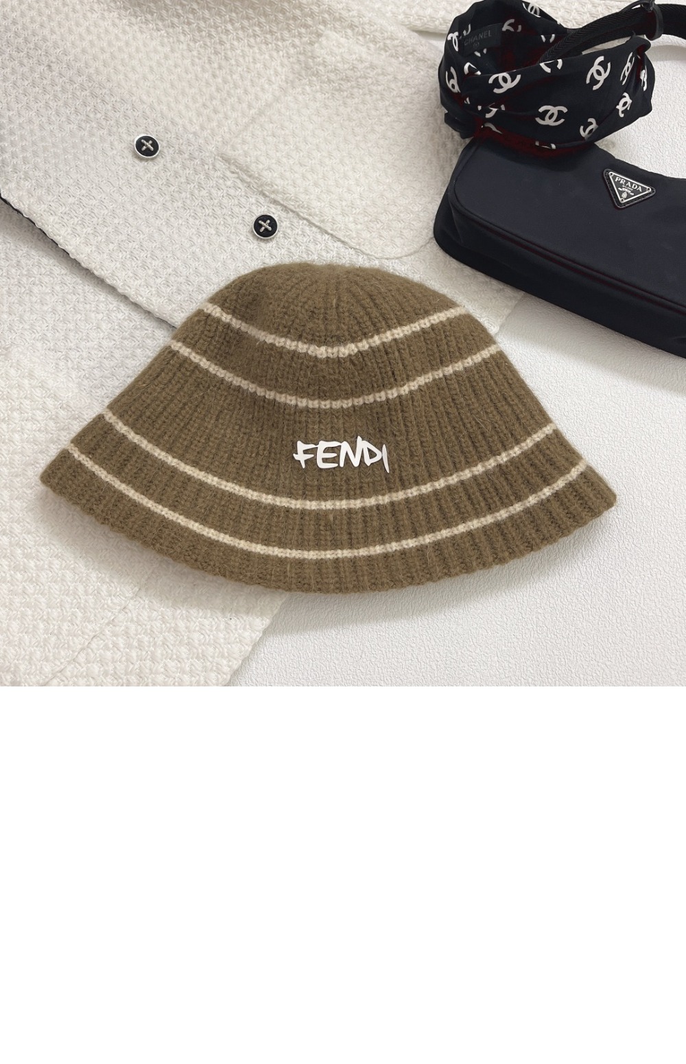 펜디 니트 벙거지 FXQ536