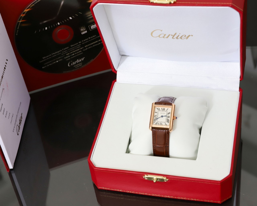 까르띠에 탱크루이 로즈골드 워치
