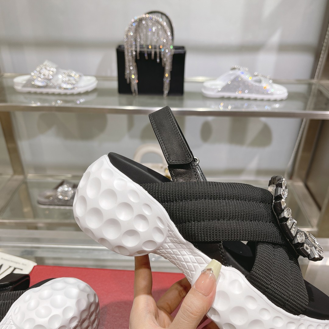 로저비비에 비브 런 라이트 스트라스 버클 샌들