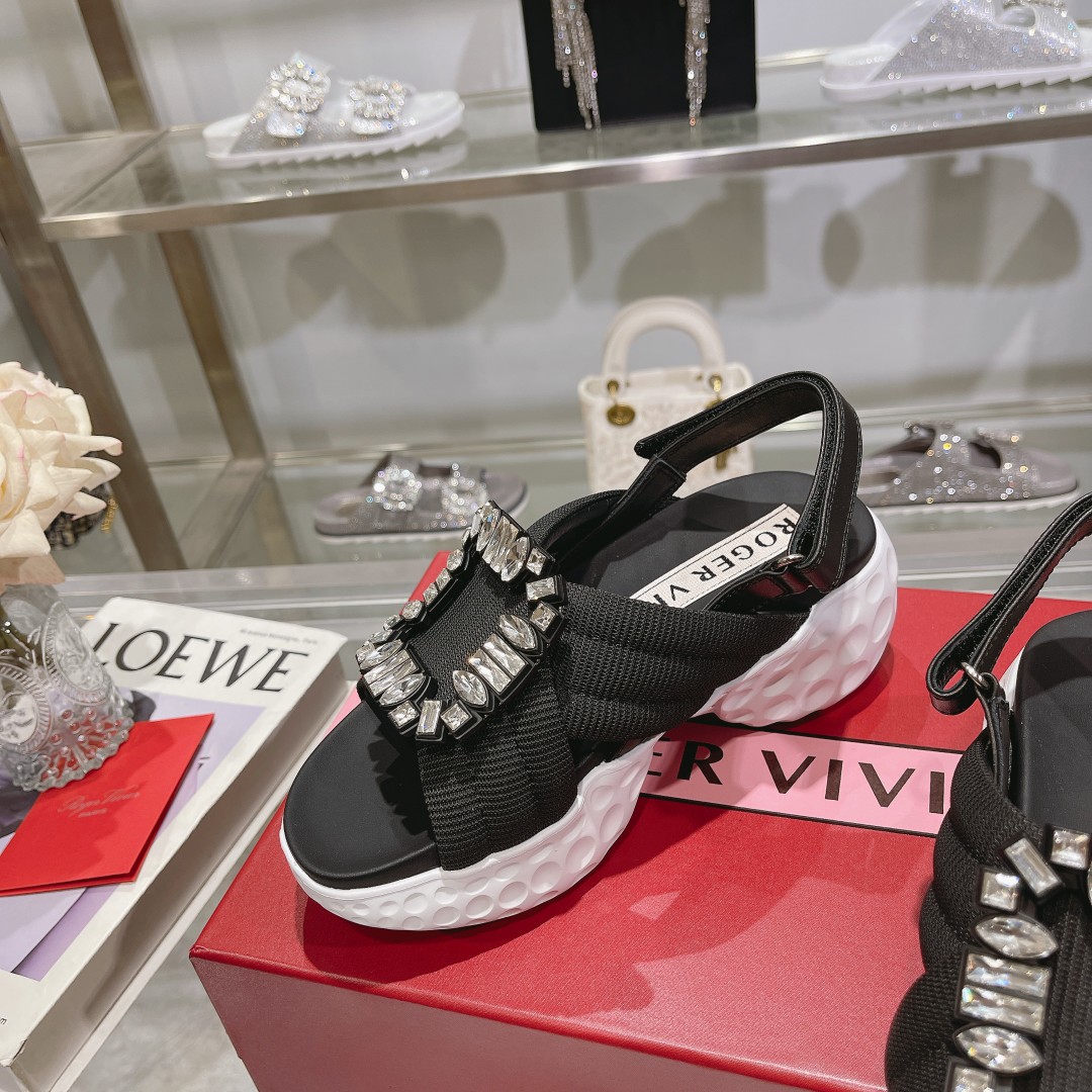 로저비비에 비브 런 라이트 스트라스 버클 샌들