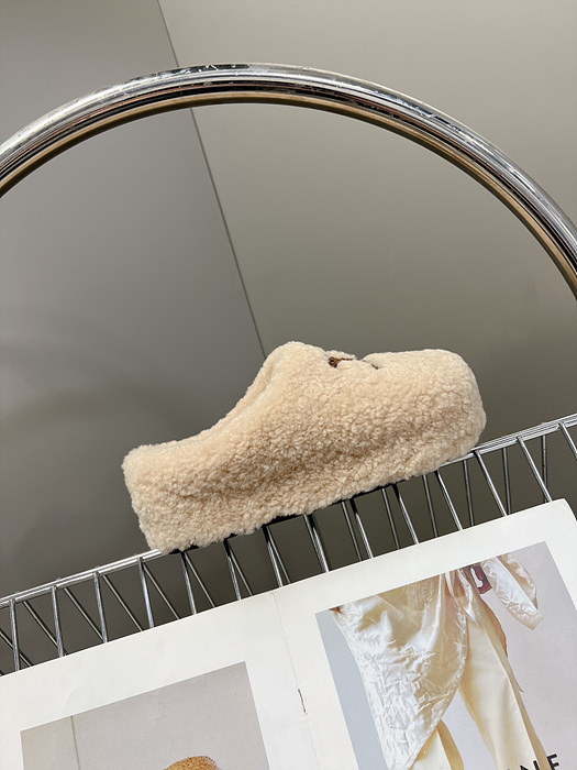 셀린느 시어링 트리옹프 패치 로고 뮬 로퍼