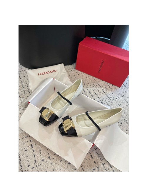 페라가모 - 플랫슈즈(화이트&블랙)