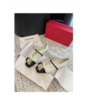 페라가모 - 플랫슈즈(화이트&블랙)