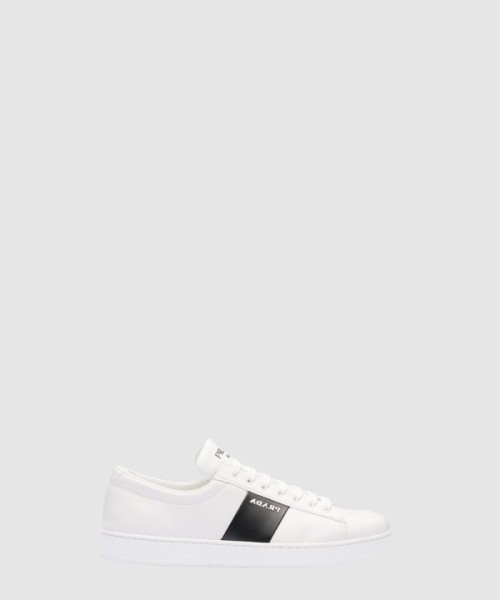 프라다 브러시드 가죽 스니커즈 2EE389