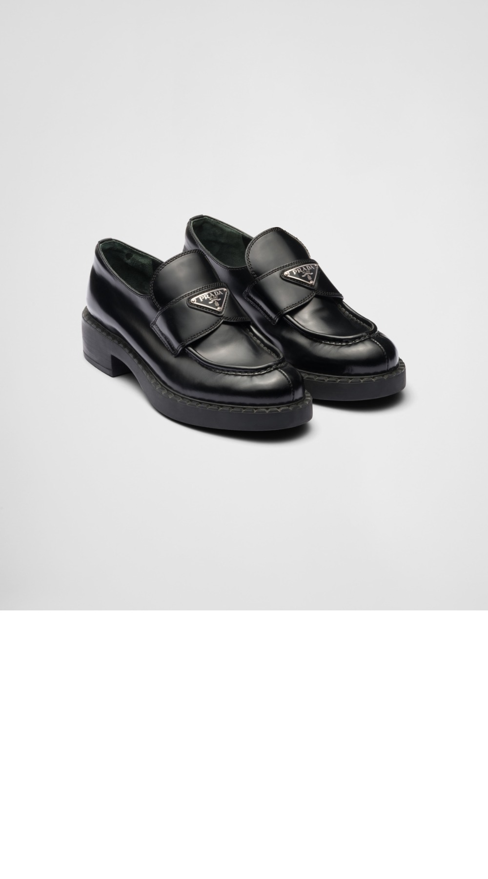 프라다 브러시드 로퍼 1D246M