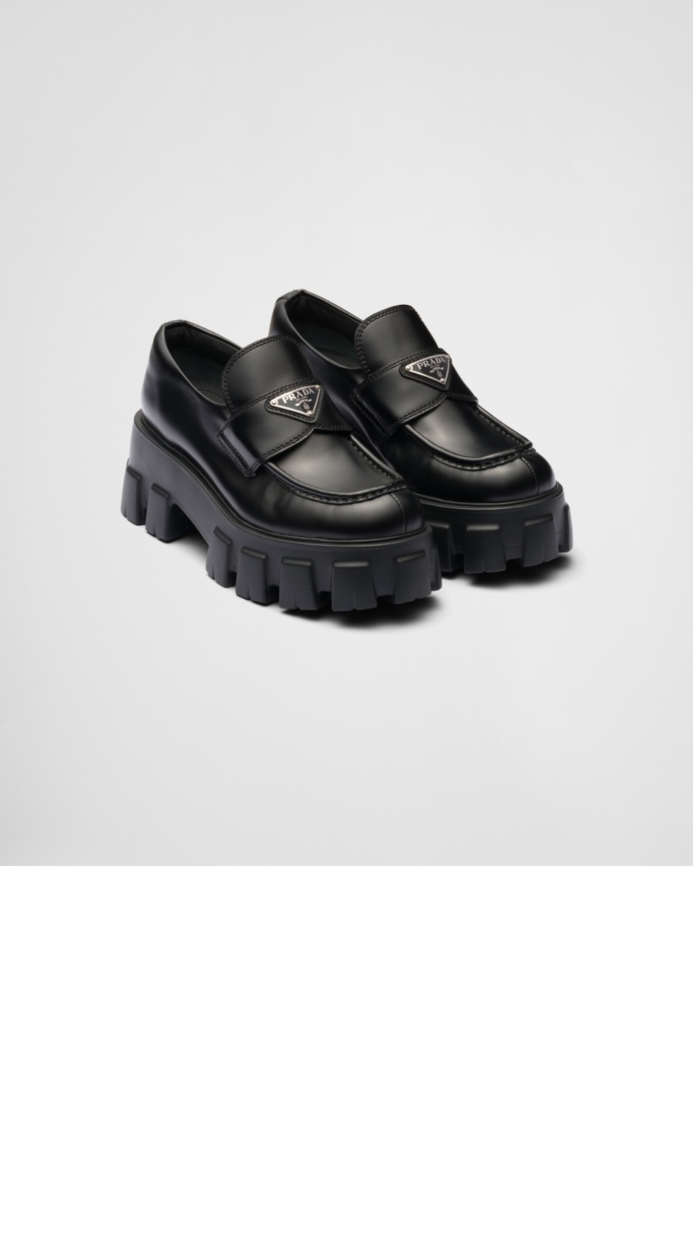 프라다 모놀리스 브러시드 로고 로퍼 1D663M