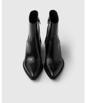 프라다 브러시드 가죽 부츠