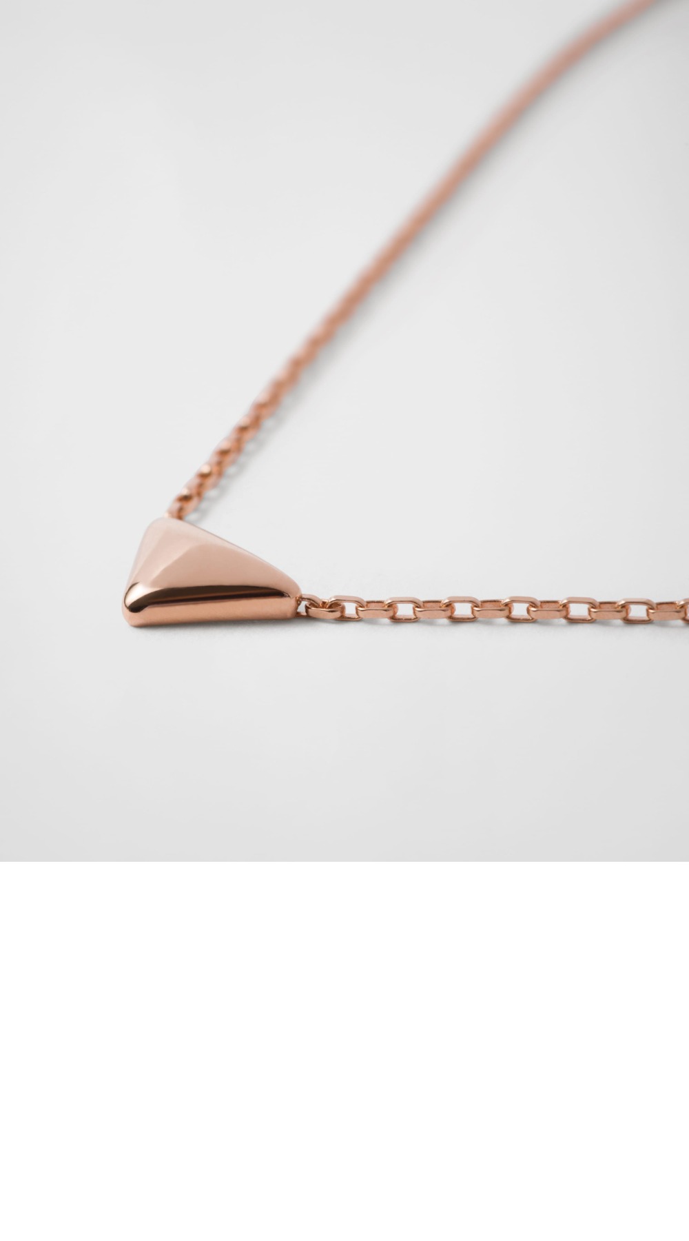 프라다 미니 삼각 펜던트 목걸이 1JAC36