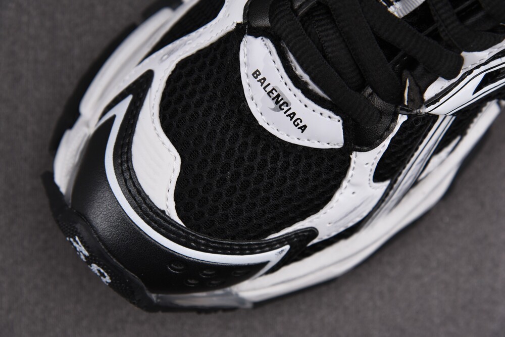 발렌시아가 러너 스니커즈 블랙 화이트