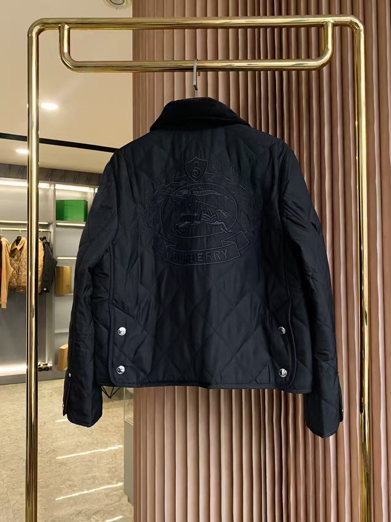 버버리 다이아몬드 퀄팅 숏 코트