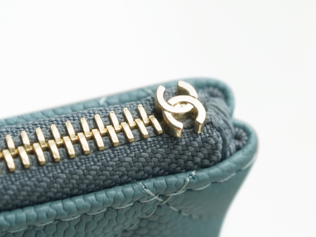 샤넬 클래식 미니 파우치 캐비어 은장 소라 A82365