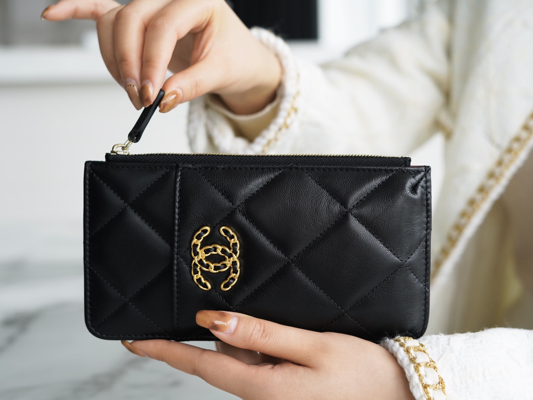 샤넬 19 핸드폰 파우치 지퍼 카드지갑 램스킨 금장 AP1182