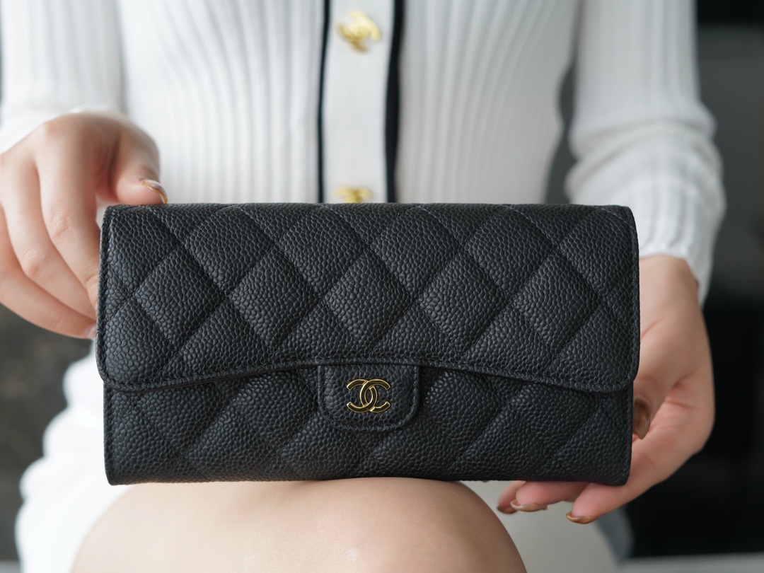 샤넬 똑딱이 장지갑 캐비어 금장 AP0241