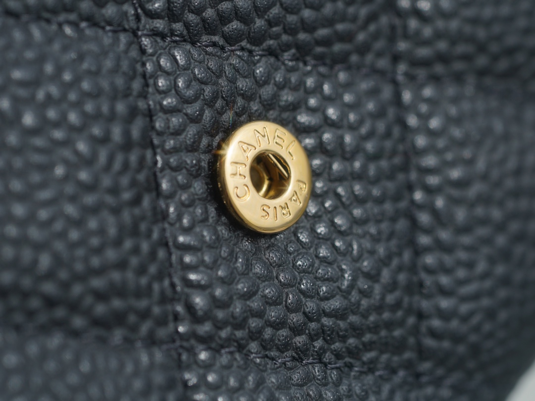 샤넬 똑딱이 장지갑 캐비어 금장 AP0241