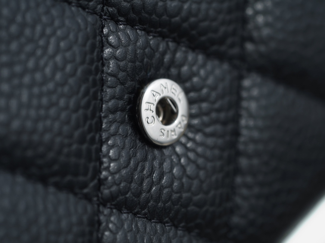 샤넬 똑딱이 장지갑 캐비어 은장 AP0241