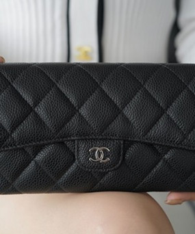 샤넬 똑딱이 장지갑 캐비어 은장 AP0241