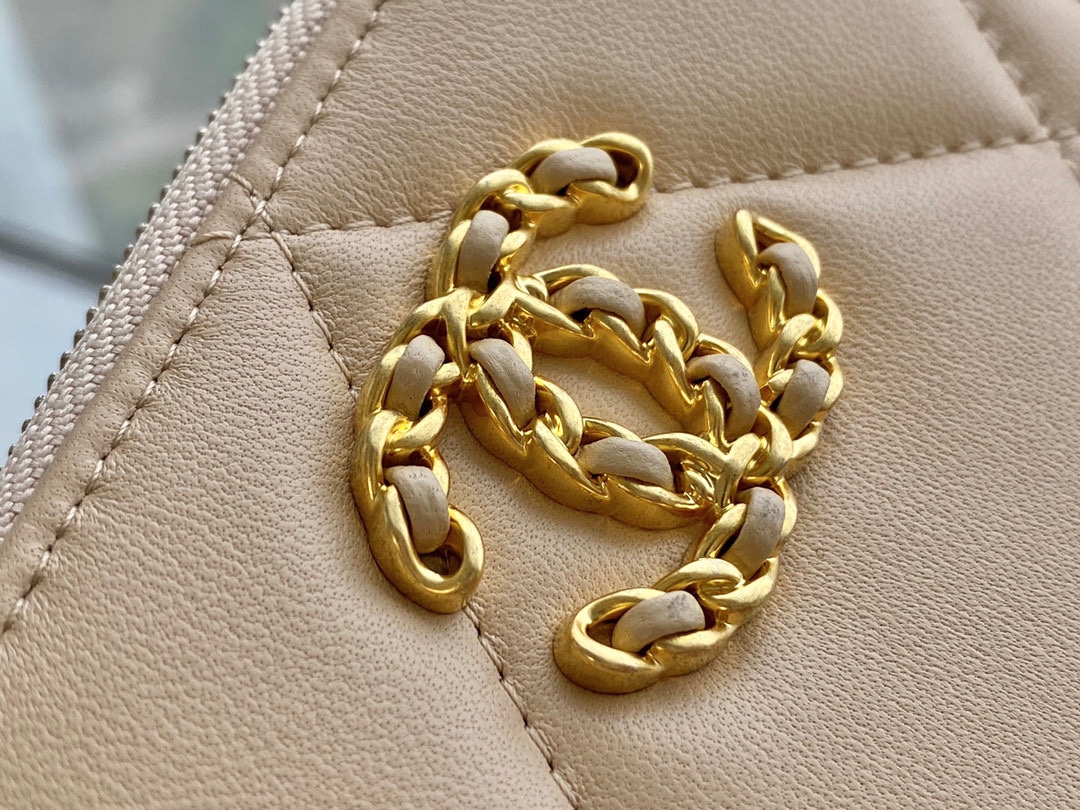 샤넬 19 지퍼 코인 지갑 램스킨 금장 베이지 AP0949