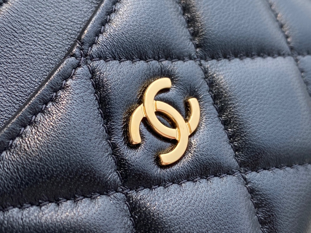 샤넬 클래식 카드지갑 램스킨 금장 AP0213