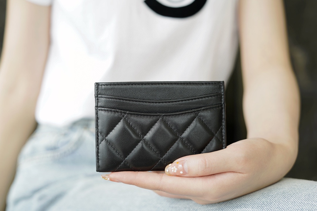 샤넬 클래식 카드지갑 램스킨 금장 AP0213