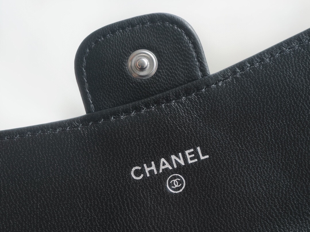 샤넬 장지갑 램스킨 은장 A80758