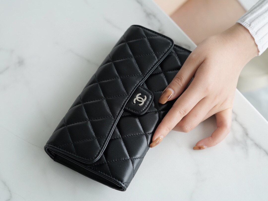 샤넬 장지갑 램스킨 은장 A80758