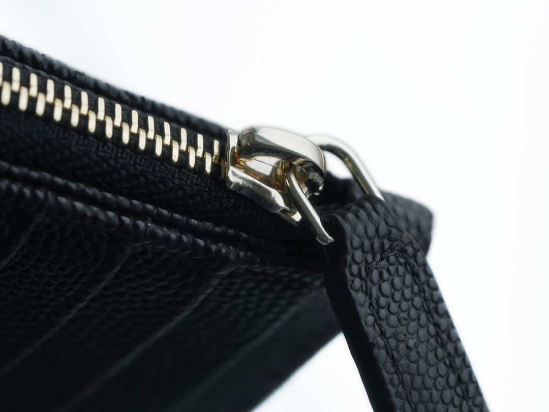 샤넬 클래식 플랫 지퍼 카드지갑 캐비어 금장 AP2570