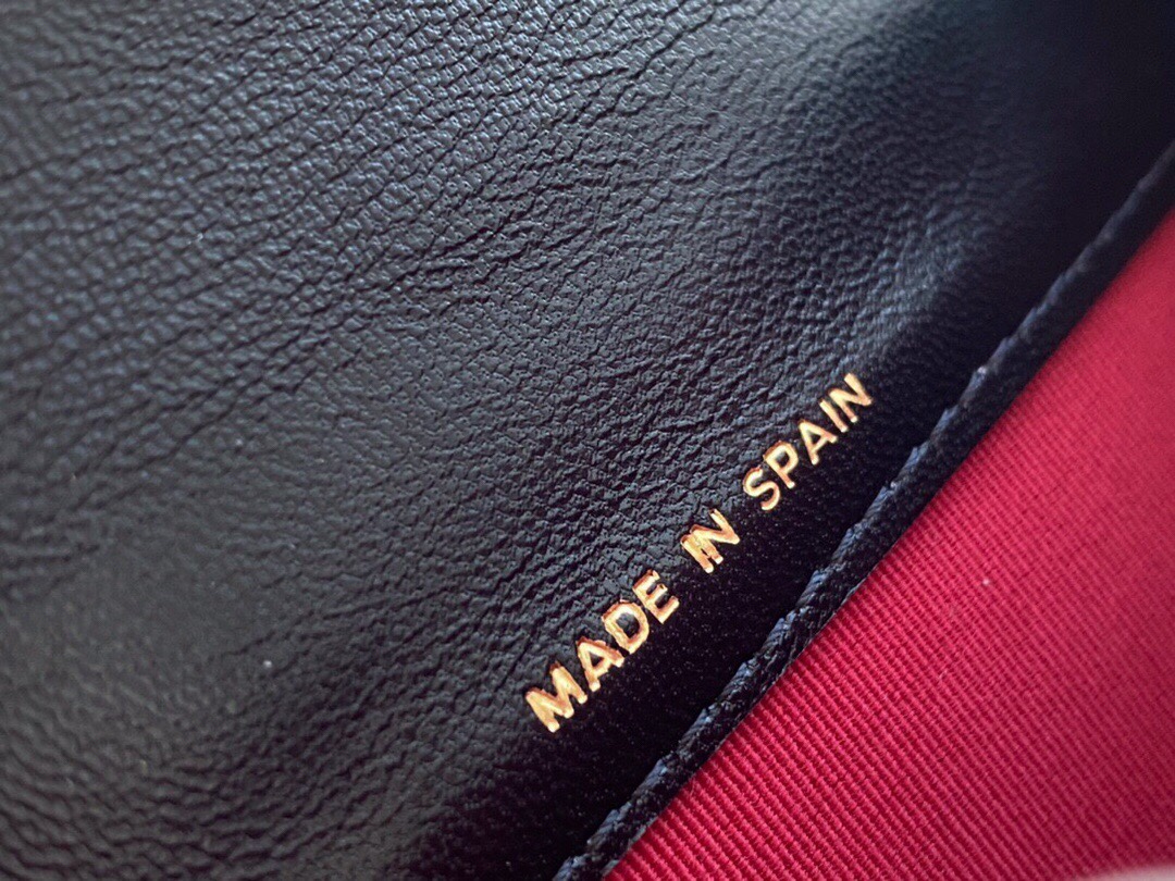 샤넬 19 플랩 카드지갑 램스킨 금장 블랙 AP1790